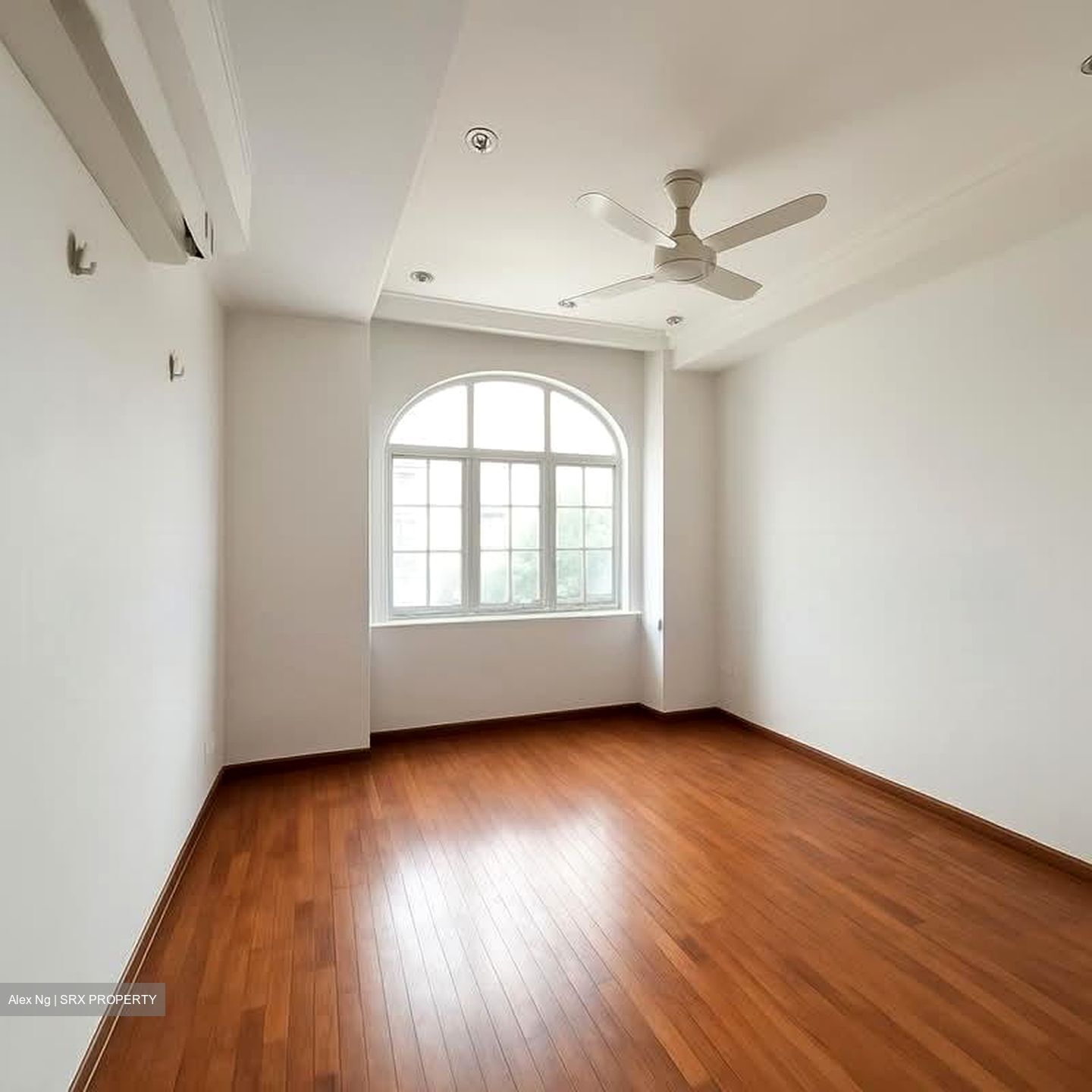 Serangoon Central (D19), Terrace #575856101